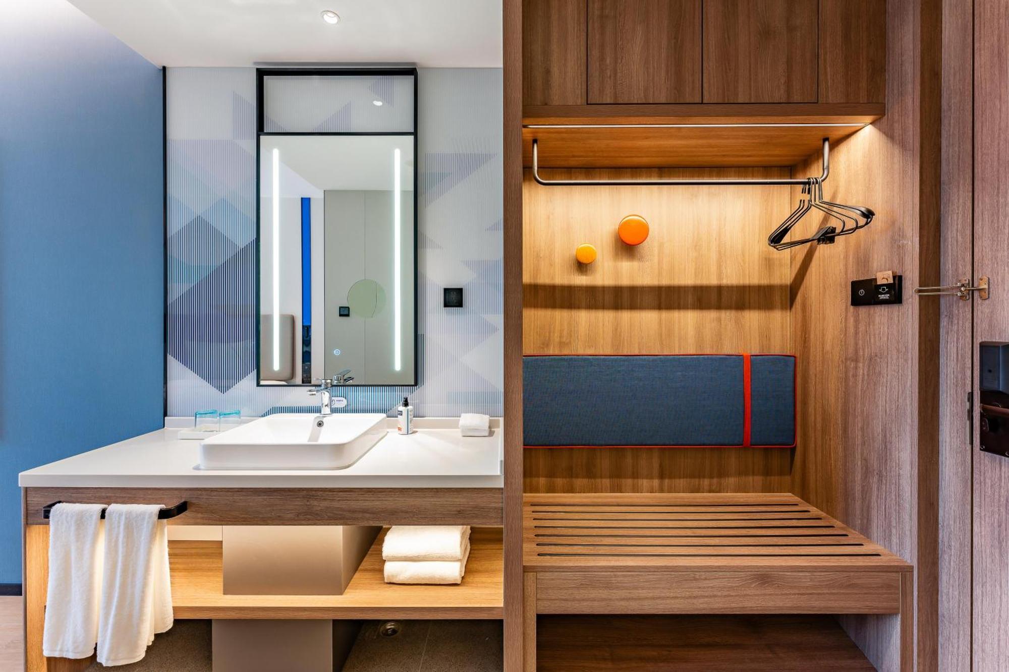 Holiday Inn Express Shanghai Jing'An Temple By Ihg Exterior foto